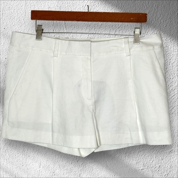 Diane Von Furstenberg Size 14 Naples Stretch‎ White Linen Shorts $198 NWT Beach - Picture 1 of 13